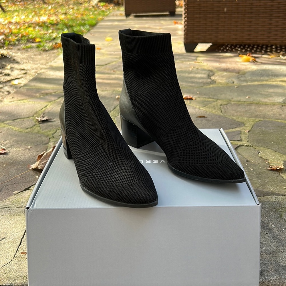 EUC Black Everlane Glove bootie (8.5)